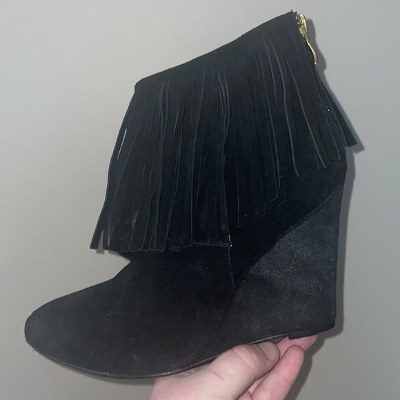 Brand new never worn Chinese Laundry black suede ankle boot with fringe - Picture 6 of 10